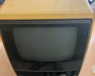 Small Vintage TV, Picture 1 of 2