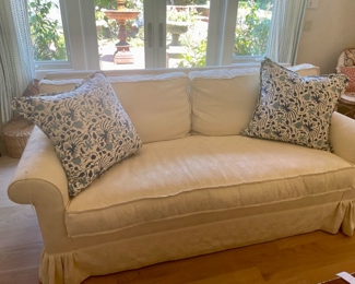 Custom ( like new) Quality Sofa in seashell 🐚 pattern fabric