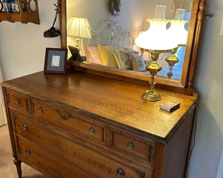 Antique dresser with mirror, great condition 