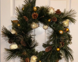 Nature inspired Christmas wreath