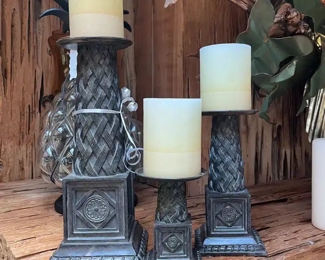 Set of 3 candle holders w/candles