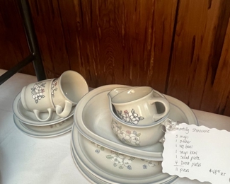 Chantilly stoneware, 11 pcs