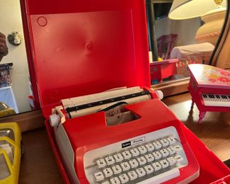Vintage Sears typewriter w/case