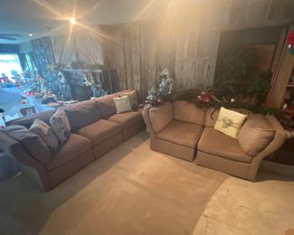 6 pc sectional couch - can be arranged several different ways.