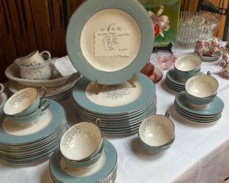 MCM Syracuse China “Meadow Breeze”, 50 pieces, service for 10. 