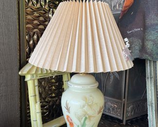 Vintage ceramic Asian jug lamp