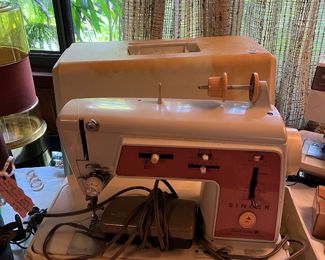 Singer Touch & Sew sewing machine w/carry case