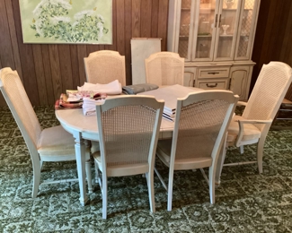 Vintage Bassett Dining Table with 6 Chairs, 2 Leaves, & Customized Pads to fit.