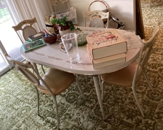 Kitchen Table with Chairs and Leaf
