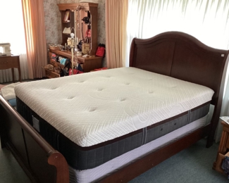 Queen Size Sleigh Bed 