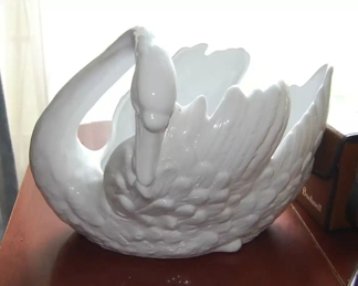Large Swan Planter