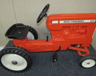 Allis-Chalmers D19 Pedal Tractor