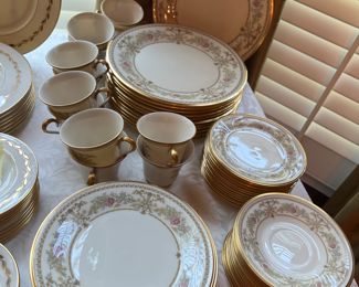 Lenox Castle Garden Porcelain China (60pc)