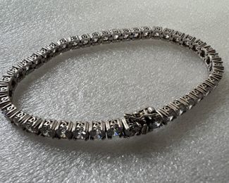 Sterling Silver & Cubic Zirconia Clasp Bracelet