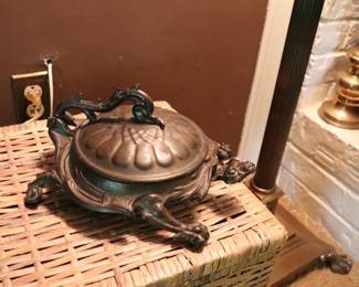  BRADLEY & HUBBARD IRON TURTLE FIGURAL SPITTOON CUSPIDOR