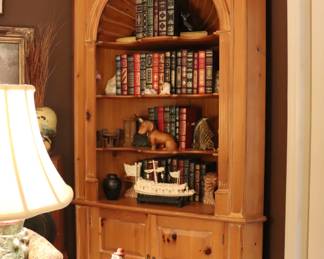 Pine Corner Hutch 
