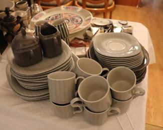 Mikasa Tempo Eighty Dinnerware set