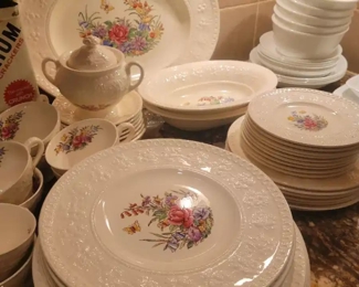 Wellesley, Floral Center
 Tintern by Wedgwood