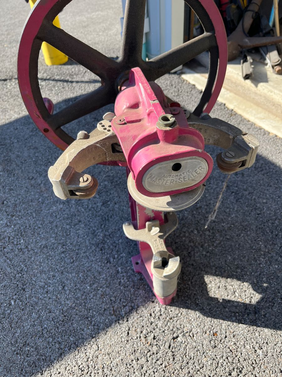 ANTIQUE & COLLECTIBLE AUCTION in Valparaiso, IN starts on 11/4/2023