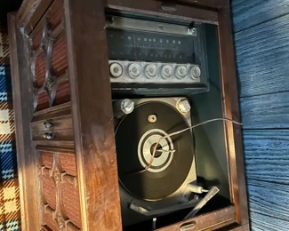 vintage stereo and cabinet this is working