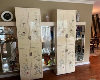 while unit that is beautifully handpainted does come apart