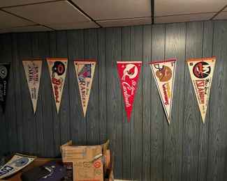 pennants vintage 70s in good condition