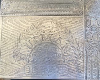 H.UPMANN(FLOR) SILVER cigar box
Russian .875 Silver Trope l'Oeil Cigar
Box, Moscow, c. 1871, Khlebnikov, maker, assayer mark "AK," gilt interior, with simulated wood grain panels and trade labels to all four sides, cover inscribed "H. UPMANN/FLOR," front engraved "Escepcionales," with an engraved presentation inscription to members of the Danish embassy dated 11929" on the interior cover, ht. 2 3/8, wd.
7 7/8, dp. 5 1/4 in., approx. 26.9 troy oz.