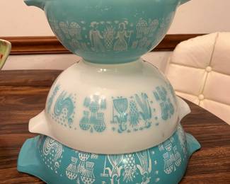 Vintage Amish Butterprint Pyrex bowls