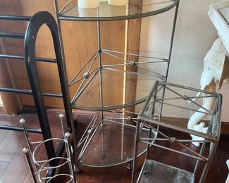 Metal corner rack