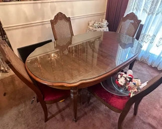 Vintage dining room table with 6 chairs 