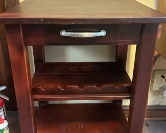Wine rack table