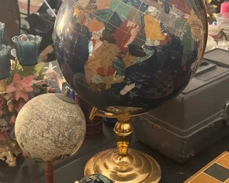 💕💕💕 love the globes with the stones