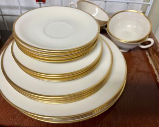 Lenox fine China set a four $75
Also have two matching vases Lennox $10 for both