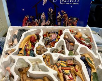 KIRKLAND SIGNATURE 13 PIECE PORCELAIN NATIVITY SET Vintage never been take it out of the box or used valued at $180 asking $80 beautiful set