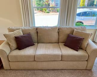 Couch  by stanton  made in the USA , excellent condition, beautiful, 84” long  beige color  $75 great buy price to sell
Dimensions : 90"L X 38"D x 37"H