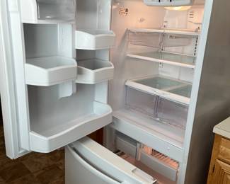 Very nice refrigerator freezer on bottom $450 or best offer works great