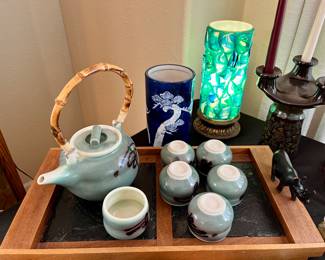 Chinese hand made tea pot with cops and serving tray $25