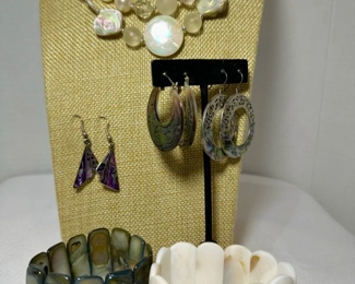 Mother-of-Pearl, Abalone & More: Bracelets, Earrings & Necklace (6PCS