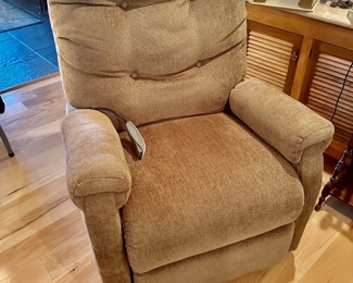 electric recliner/lift chair, very clean and works just fine