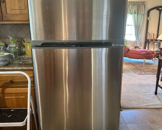 Refrigerator works great! Purchase as you wish, but may only be removed after close of sale. 