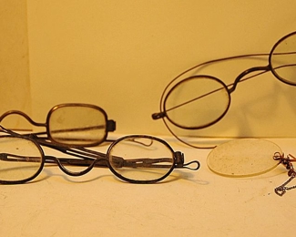 4 ANTIQUE SILVER RIIM SPECTACLES EYEGLASSES / PINCE-NEZ STYLE WITH CHAIN WIRE