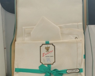 NOS VINTAGE IRISH LINEN TABLE SET