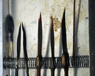 VINTAGE PINSTRIPE BRUSHES IN METAL CASE 