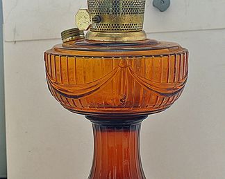 VTG ALADDIN LINCOLN DRAPE AMBER OIL LAMP 
