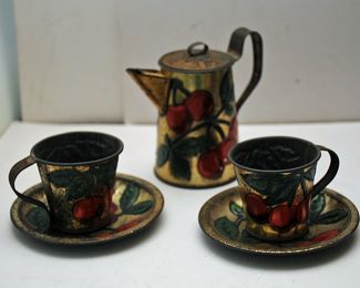 VINTAGE TIN TOY TEA SET