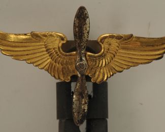 WWII ARMY AIRCORPS OFFICERS HAT  BADGE