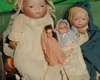 SELECTION OF VINTAGE DOLLS