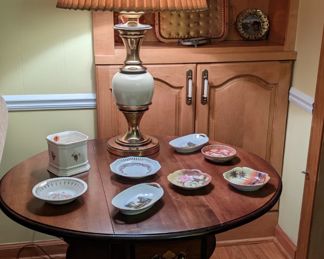 End table with side leaves & drawer plus lighting & decor