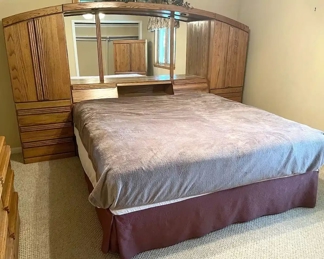King Size Bed And Wooden Mirrored Headboard W Storage