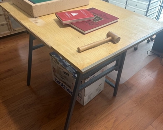 Drafting table 